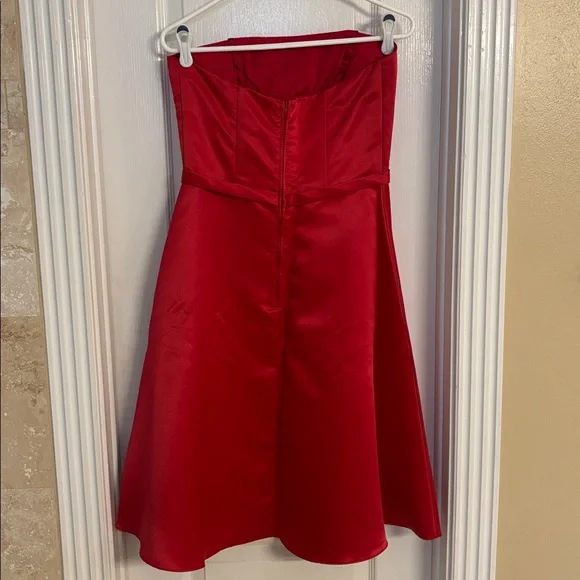 Elegant Red Strapless satin Dress with wrap - Picture 4 of 13